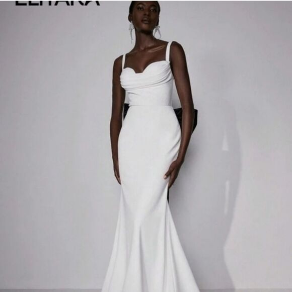 Elegant White Evening Gown - Picture 1 of 14